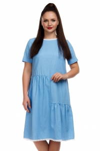 Голубое льняное платье, декорированное белым кружевом