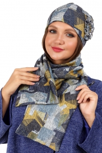 Трикотажный комплект для женщин: шапка с цветком и шарф