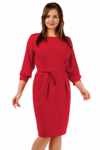 Красное платье из трикотажа с поясом