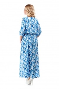 Нежное платье с голубыми цветами из крепа