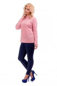 Нежный розовый свитер из вязанного трикотажа